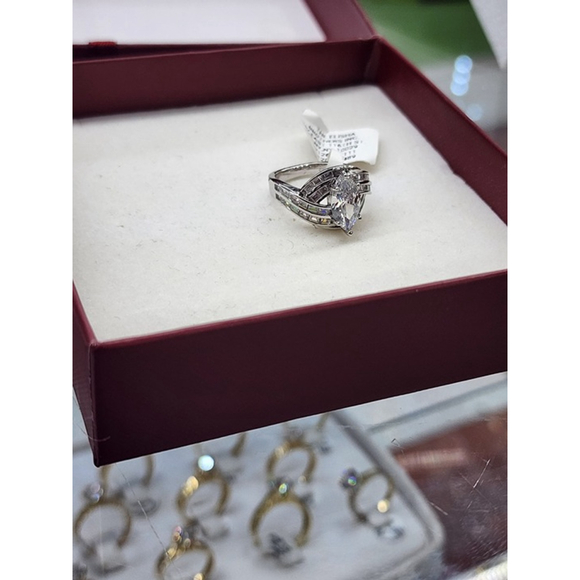 Genuine Sterling Silver 925 Ring with Oval Gemstone – New with Tags